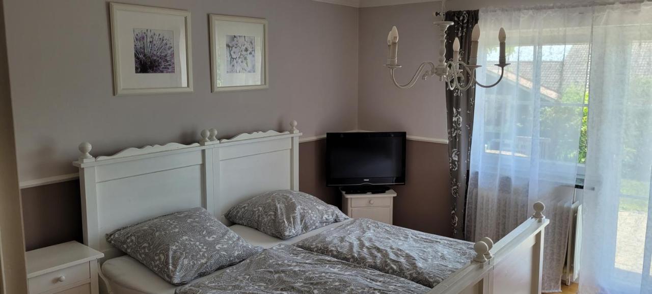 Stilvolles Apartment "Romantic" Neukirchen vorm Wald Экстерьер фото